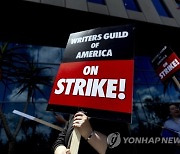 USA STRIKE WRITERS GUILD OF AMERICA