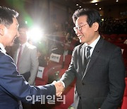 [포토]'악수하는 이재명-김기현'