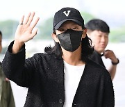 [Ms포토] 이준기 '아침 출국엔 모자와 마스크로!'