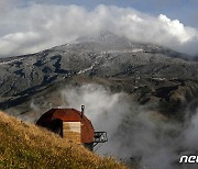 화산재로 덮인 콜롬비아 네바도 델 루이스 화산