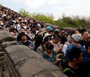 中 여행객, 노동절 연휴 닷새 간 28兆 썼다