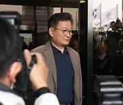 검찰, '돈 봉투' 사건 관계인 연일 소환…'스폰서 의혹' 사업가 출석