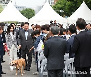 윤석열 대통령 내외, 용산어린이정원 개방행사 참석