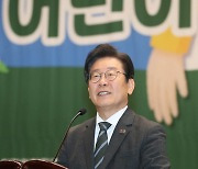 축사하는 이재명 대표