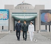 가정의 달 맞아 이색 군 가족 프로야구 시구