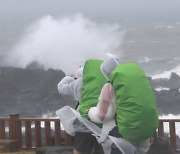 비바람 몰아치는 제주 해안