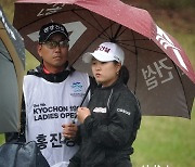 [Ms포토] 홍진영 '비가 너무 많이 와요'