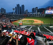 "비 오면 안되는데…" 9연승 바람몰이→어린이날 매진 확정. 속타는 롯데 [광주포커스]