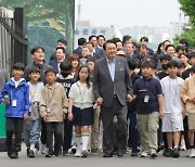 [오늘의 1면 사진] "여러분 품에" 용산어린이정원 정식 개장