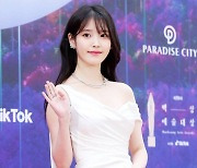 '기부 천사' 아이유, 어린이날 맞아 어린이재단에 1억 또 쾌척