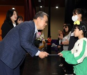 박일호 밀양시장, "훌륭한 어린이가 되어주세요"