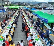 완도 장보고수산물축제에선 선보인 '223m 해조류 김밥' 눈길 