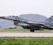 평택서 美F-16 1대 추락… 조종사 탈출, “인명피해 없어”