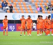 [포토] '2-0 패배' 답답한 마음의 강원