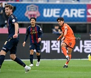 강원FC, 수적 우위 불구 리그 3연승 실패…수원FC에 0-2 패