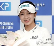 KLPGA  투어 첫 홀인원 안소현…"소름 돋고 짜릿"