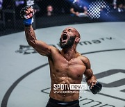 UFC 이어 원챔피언십에서도 전설 쓰는 드미트리우스 존슨…고산지대에서 더 빛나는 무한 체력