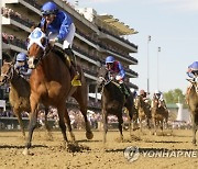 APTOPIX Kentucky Oaks Horse Racing