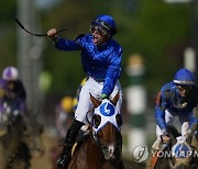 APTOPIX Kentucky Oaks Horse Racing