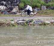 '비가 와도 나는 간다'