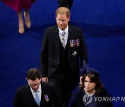 [英대관식] '갈등' 해리왕자 미소 띤 채 참석…전현직 총리 8명 집결