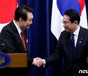 산케이 "기시다 조기방한 고집…윤석열 G7서밋 초청 발판"