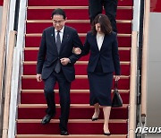 서울공항 도착한 기시다 후미오 日 총리 부부