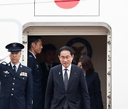 서울공항 도착한 기시다 日 총리 내외