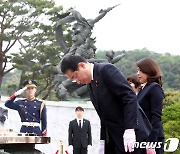 국립 현충원 찾은 日 기시다