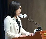 '김남국 의원 60억 코인' 관련 논평하는 전주혜 대변인