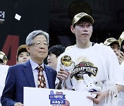 안양 오세근 '내가 MVP'