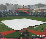 '전경기 매진도 가능했는데..' 비에 씻겨간 3억7천, 황금연휴 전 경기 우천 취소 롯데...야속한 비