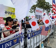 “반일팔이 그만” “굴종외교 말라”  용산서 日총리 방한 찬반집회