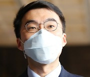 與 "'60억 코인' 김남국 이재명식 동문서답 일관은 '대국민 환장쇼'… '점입가경'"