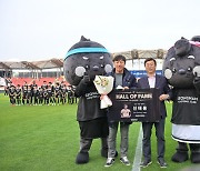 [포토] 'K리그 명예의 전당 헌액 축하 행사' 신태용 감독