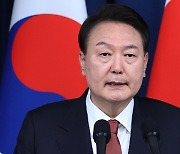 [속보] 윤 대통령 “G7 히로시마 방문 때 한일정상 한국인 원폭 희생자 위령비 공동 참배”