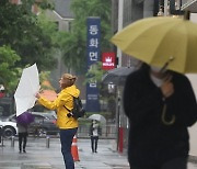 "바람 불어 추워요"...시속 55km 이상 강한 바람 분다