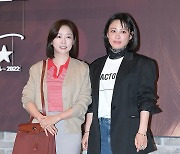 이채은-박희본, 나란히 강수연 1주기 추모전 참석[포토엔HD]