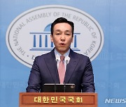 한일 셔틀외교 관련 논평하는 김민수 대변인