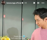 머리 긴 이승기, 서울 공연 막날 '팬 선물' 폭발..훈내 작렬 [★SHOT!]