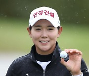 '비바람→라운드 축소' 속 박보겸 생애 첫 우승 감격... 홀인원까지 겹친 '행운의 신데렐라' 탄생