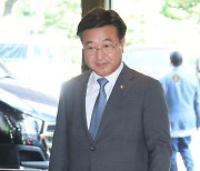 [포토]기시다 후미오 일본 총리 찾은 윤호중 더불어민주당 의원