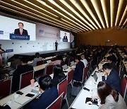 "韓경제 낙관하지만, 곳곳 불안"…세계적 석학들이 본 한국