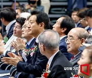 [포토]박수치는 오세훈 서울시장