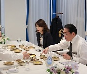 구절판 올린 ‘화합 상차림’ 만찬…환영식 격 높여 극진 예우