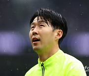 '통산 100호골', '7시즌 연속 두 자릿수 골' EPL 레전드도 피하지 못한 '인종차별'