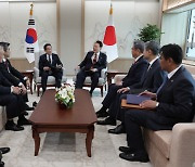 “북핵, 중대 위협… G7서 한·미·일 긴밀히 소통”