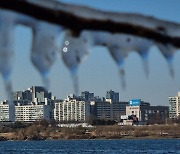 “금리인상 여파 이 정도일 줄은”…1년간 부동산 거래·집값 ‘뚝’