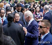 아시아계 미국인 절반 "美서 안전하지 않다"