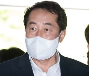 ‘돈봉투 의혹’ 강래구, 또 구속 기로… “구속 사유 없다” 법원 판단 달라질까